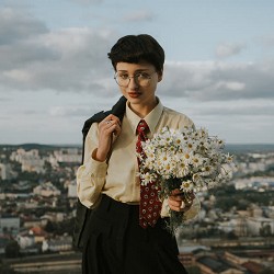 Мія Рамарі - Примітивний