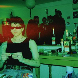 Скажи щось погане - Зйомна квартира